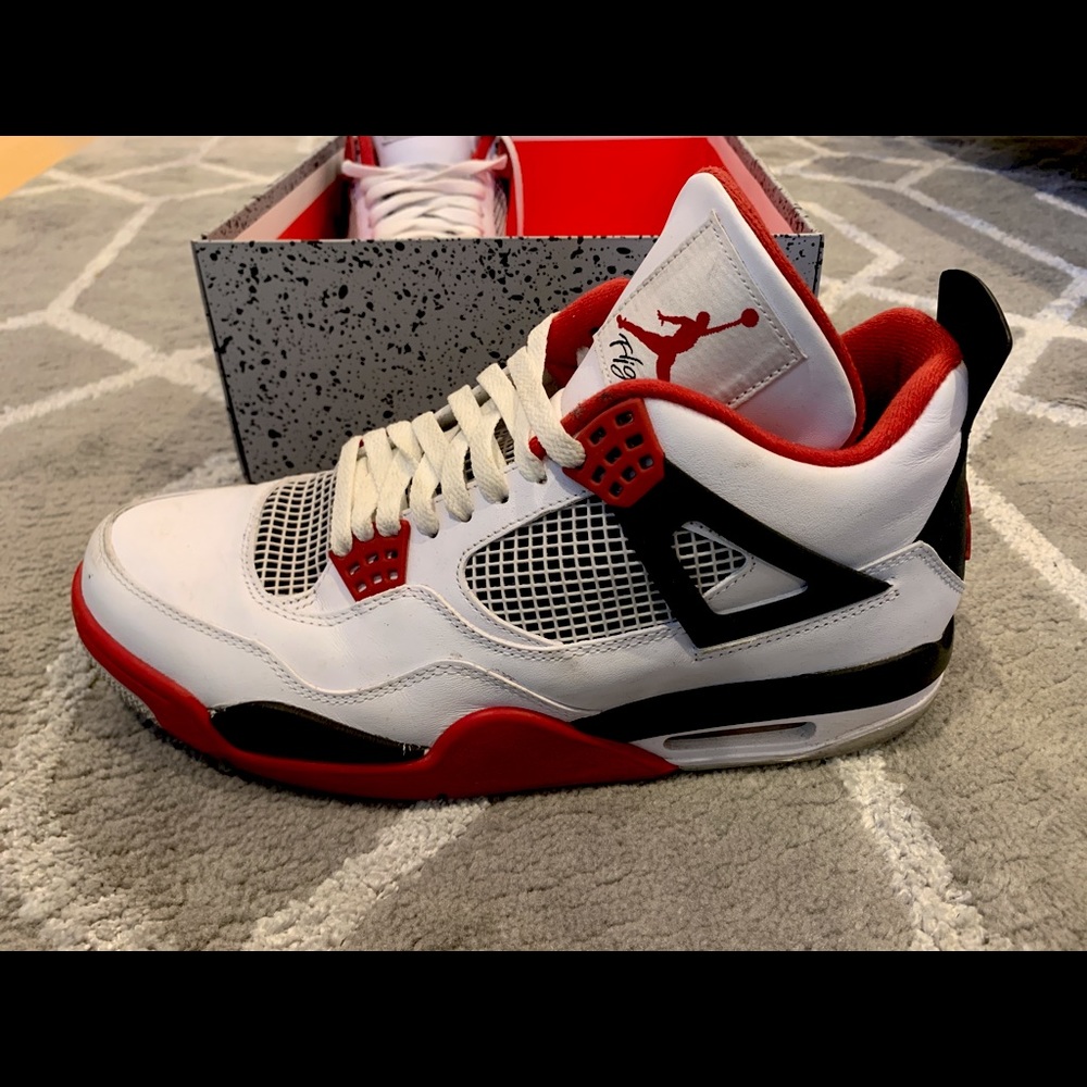 Air Jordan 4 Retro